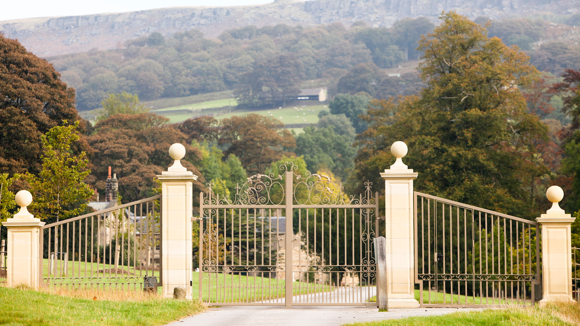 Brookfield Manor gates